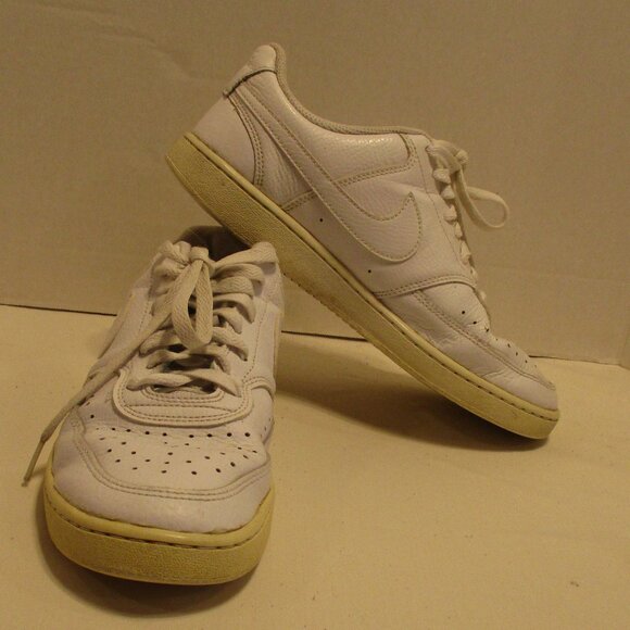 Nike Shoes - Nike Woman Size 9.5 White Lace Up Outdoor Shoes Sneakers